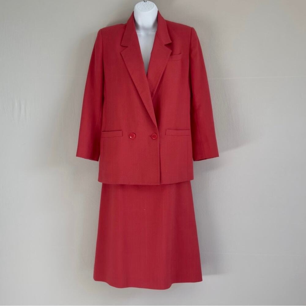 SASSON Vintage 80s 90s Red Linen Boxy Blazer Skirt Suit Set
Size Small 4-5